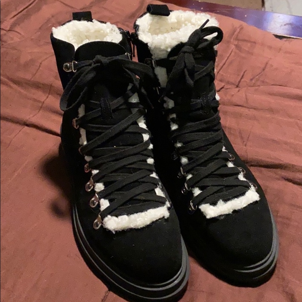 Steve Madden Brand. EUC!